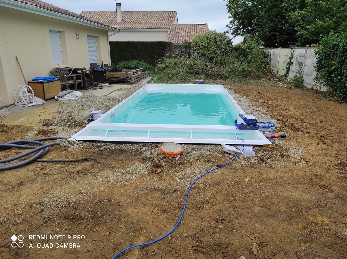 Pose de piscine à coque