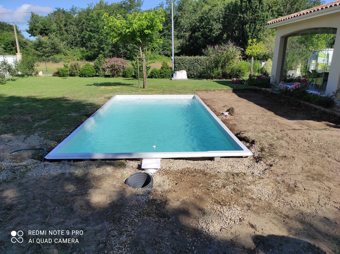 Pose de piscine à coque