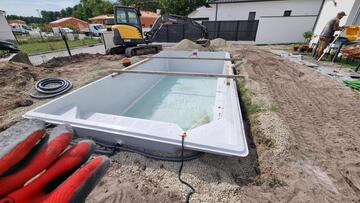 Pose de piscine à coque