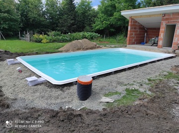 Pose de piscine à coque